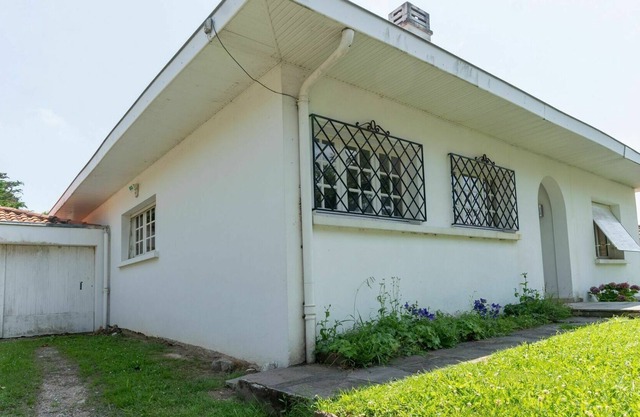 Preciosa casa de vacaciones privada con WIFI, TV, terraza, mascotas permitida y aparcamiento