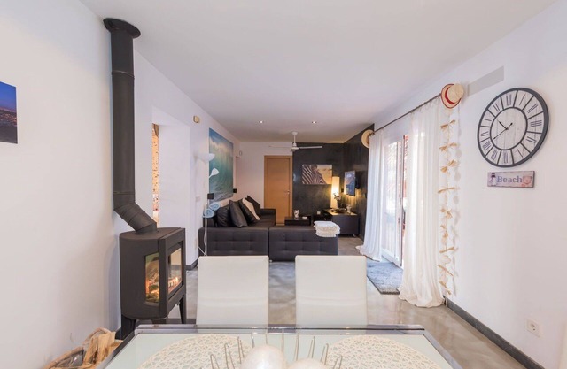 Estupenda casa de vacaciones privada para 6 personas con WIFI, A/C, TV y patio