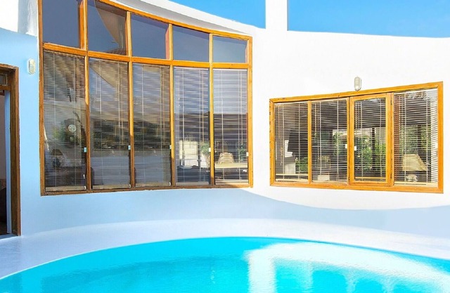 Preciosa casa de vacaciones privada con WIFI, A/C, piscina privada, TV, patio, aparcamiento