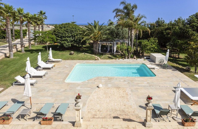 Preciosa casa de vacaciones privada con WIFI, piscina privada, A/C, TV, terraza y aparcamiento