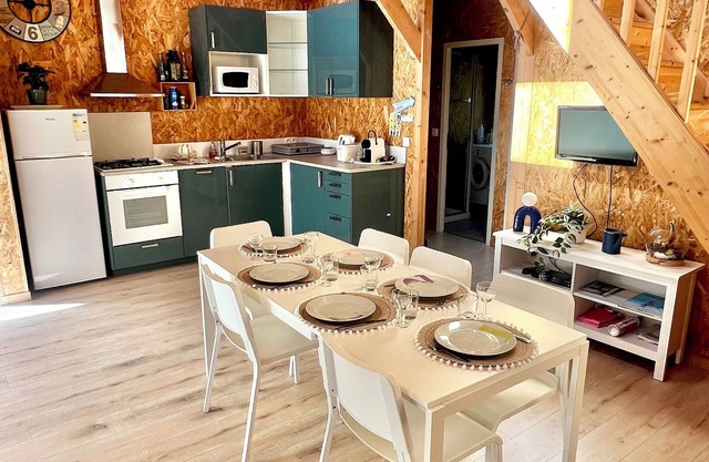 Bonito chalet de madera junto al mar (surf y sol)