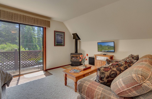 Woodland Hideaway: 0 BR, 1 BA Apartment in Tahoe City, Sleeps 4
