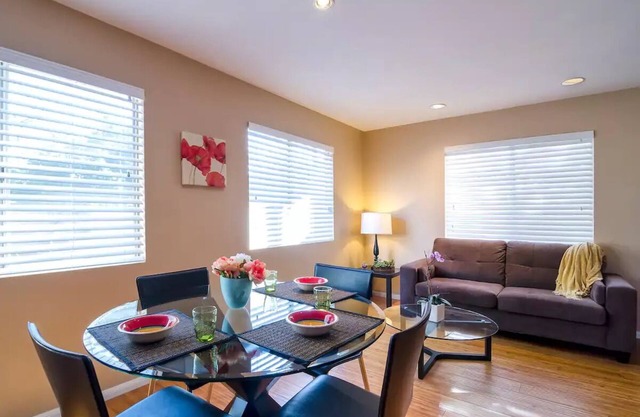Woodland Hill/Warner Ctr. Retreat I Quiet area with no apartments close by.