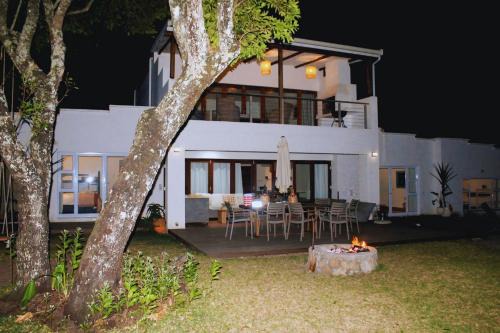 Woodlands Beach Villa