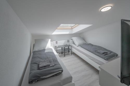 WORK&SLEEP Moderne Apartments in Villingen Schwenningen - Einzelbetten, TV, Bettwäsche & Handtücher, WLAN