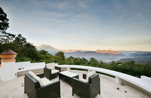 ¡GUAUU! Villa para 4 personas / Arquitectura asombrosa Granja sostenible de aguacates - 5 km Antigua