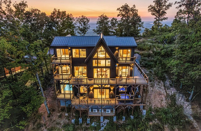 Buffalo Betty., Unbelievable views and amenities