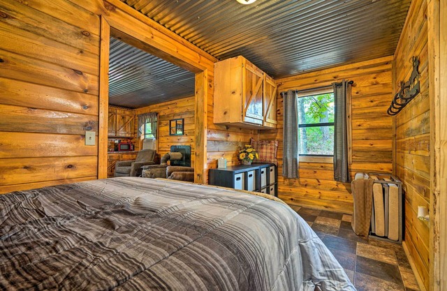 Wright City Cabin w/ Fire Pit + Forest Views!
