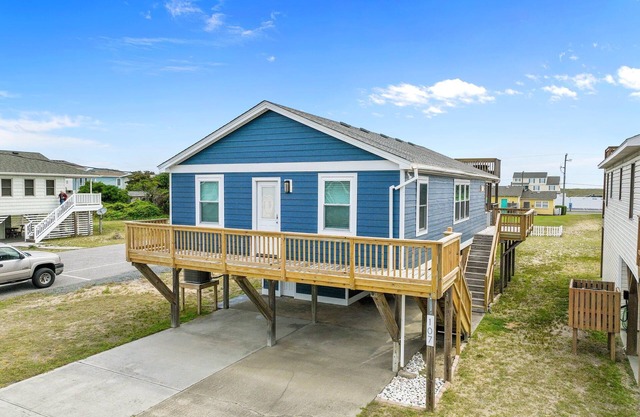 Wright Salty/One Block to Beach/Dog Friendly/Ocean Views/Covered Outdoor Space