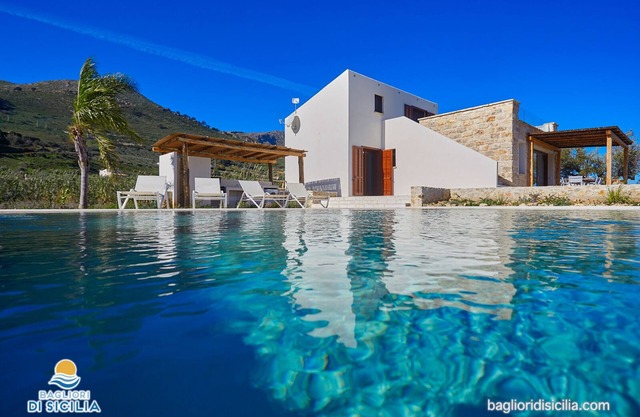WWW.BAGLIORIDISICILIA.COM - LAST MINUTE 5/23 JULY! - VILLAS IN SICILY
