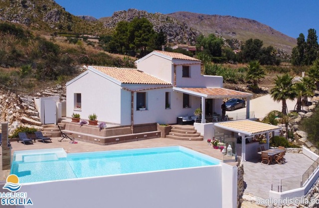 WWW.BAGLIORIDISICILIA.COM - LAST MINUTE JUNE - VILLAS WITH POOL