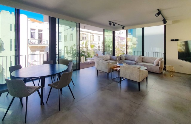 Yavne Brillant - Tres Habitaciones Piso, Capacidad 6
