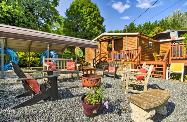 ¡Exclusiva casa en Yellow Creek Valley con vistas de 360 Mtn!