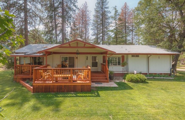 Retiro pacífico de Yosemite Pines, ENORME PATIO, PISCINA, SPA, PLAY AREA y PONIES!