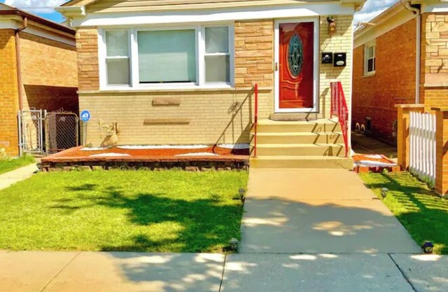 Your Cozy 2nd Home!/Near Rosemount /O'Hare Airport!