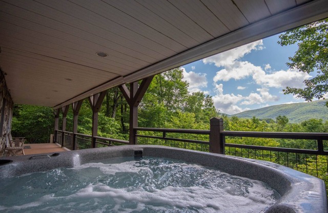 Buena Vista Log Cabin - Hot Tub + Beautiful Views + Indoor & Outdoor Fireplaces