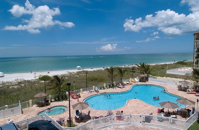 Your Home Away From Home! Balcony, Kitchen, 2 Pools, Free Parking