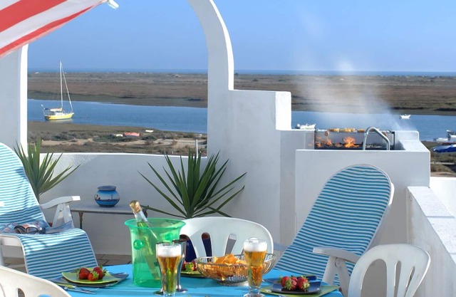 Su ideales lugar, asequible en el sol! St-Luzia apt. con vistas al mar.