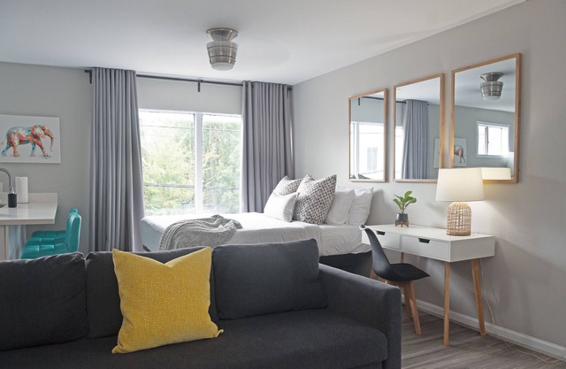 Your Keys to Montrose! Sleeps 48/12BR/12BA/9PA