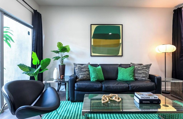 Your Montrose Collective! Sleeps 30/15BR/11BA/9PA ★★★★★