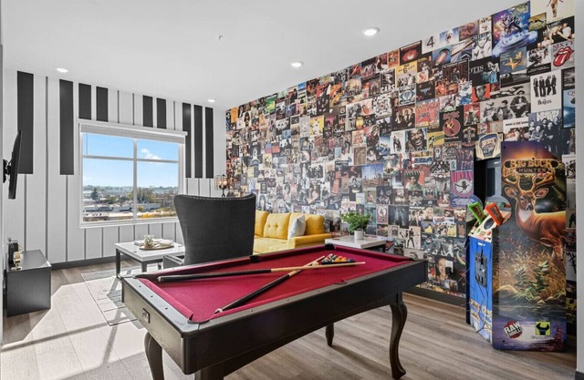 Your Nashville Escape: Arcade& Pool Table Awaits!