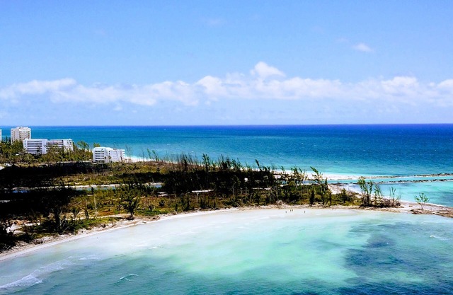Un pequeño pedazo de paraíso. Condominio 2 BR / 3 BA. A pasos de tu propia playa privada !!