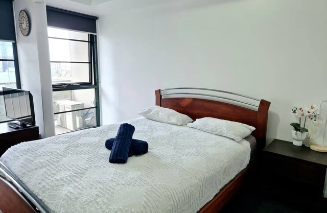 Your Overnight Delight | 1 Min from Tram Stop