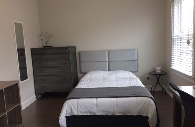 Habitación con baño privado en la zona.