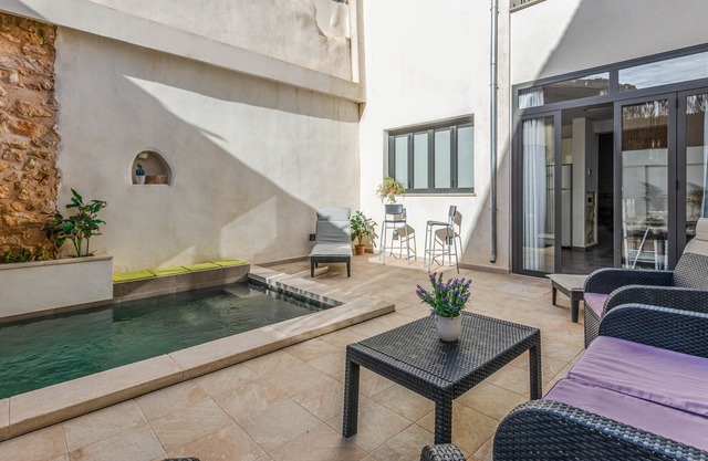 YourHouse Can Jordi, casa de pueblo moderna, con piscina privada