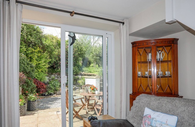 YR ERW, family friendly, with open fire in Llangefni