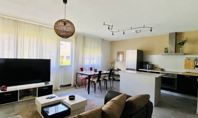 Cadereau Apartamento | À 2 min du Jardin de la Fontaine ! Apparement Spacieux,lumineux et Fonctionnel
