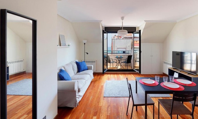 Gijon City Centre Apartamento | Ático con terraza, vistas al mar y parking en playa de S Lorenzo
