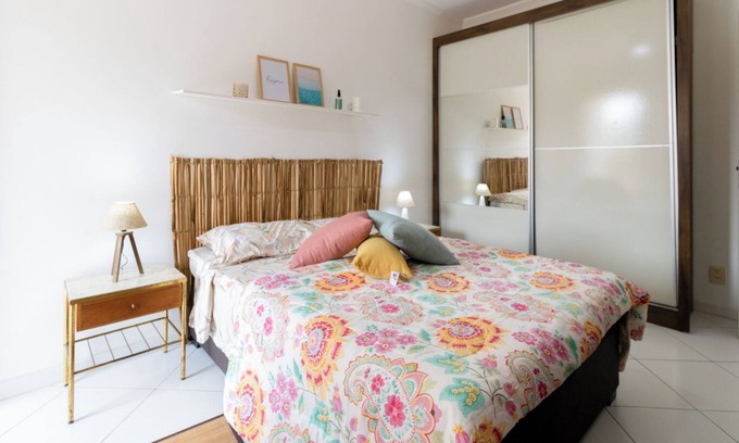 Tombo Apartamento | Ótimo apto c WiFi a 700m da Praia do Tombo-Guarujá