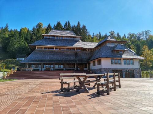 Kremna Hotel | Čarobni Breg