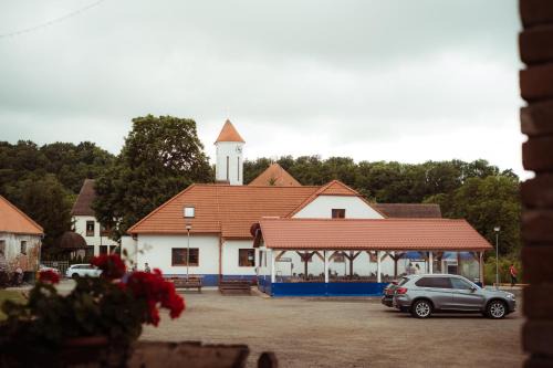 Louka Casa | Čechův dvůr