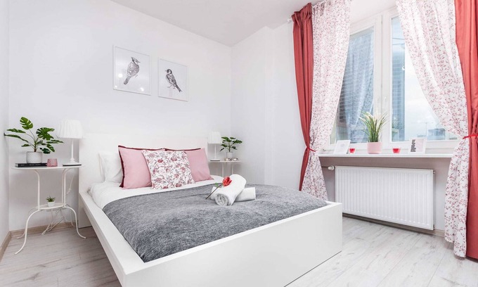 Srodmiescie Połnocne Apartamento | Świętokrzyska 32 | Elegant Apartment | Desk