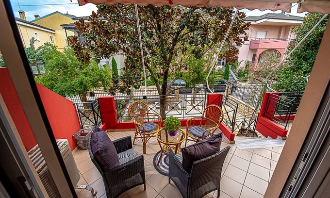 Ioannina Town Centre Casa | Ανακαινισμένη vintage μεζονέτα δίπλα στη λίμνη, κοντά στα δημοφιλή αξιοθέατα!