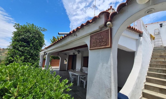 Papadhianika Casa | ΤΟ ΚΤΗΜΑ ΤΗΣ ΕΛΙΑΣ ΤΟΥ ΤΑΚΗ