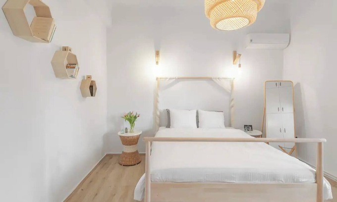 Aigaleo Casa | Φωτεινό μίνιμαλ διαμέρισμα 3′ απ’ το Μετρό, Διαθέτει ήσυχη αυλή