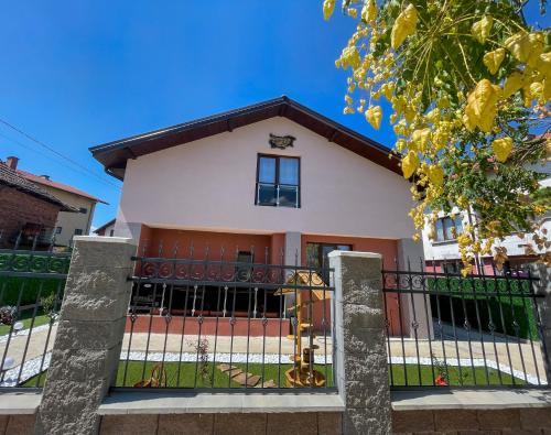 Vurshets Casa | Александровата Къща - Aleksandar Guest House with Garden and Pool