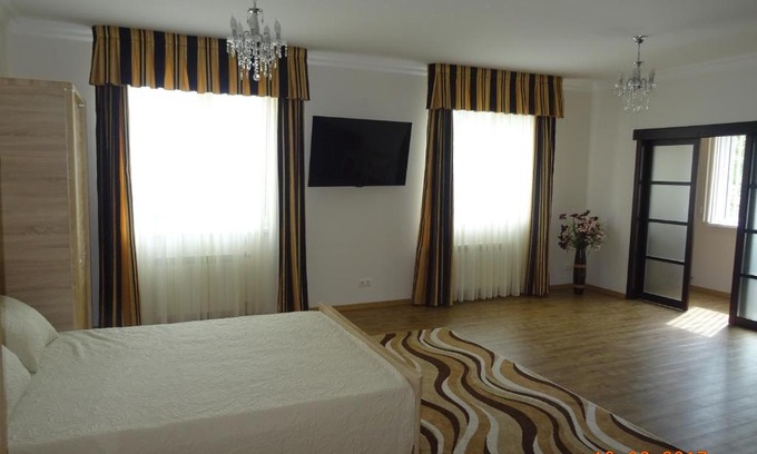 Tsentralnyy Apartamento | "Апартаменты у Елены-1"
