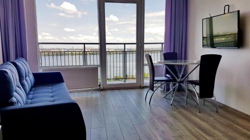 Dnipro Apartamento | Апартаменты Sky в Мост Сити, 2 комнаты, Вид на реку, Балкон, Новый дом