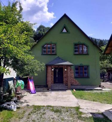 Yasinya Casa | Біля Річки