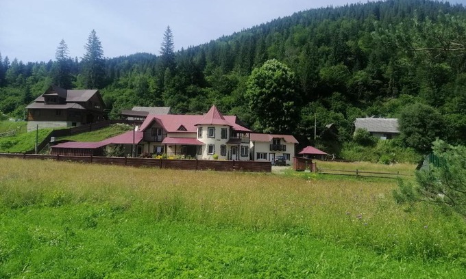 Tatariv Casa | Гостинний двір у Ангеліни