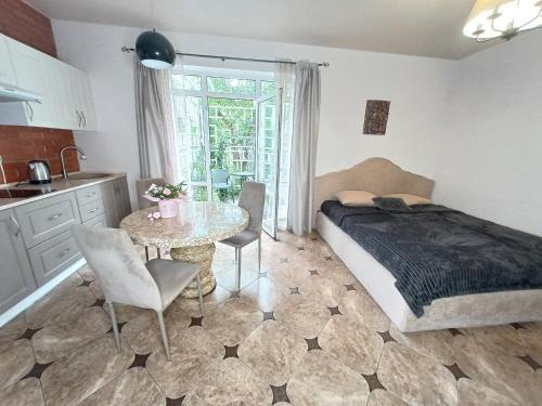 Darnyckyj Casa | Гостьовий будинок Осокорки