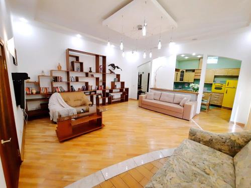 Sukhinovka Apartamento | Дворівнева квартира у центрі біля корпусного парку Мережа Alex Apartments Цілодобове безконтактне заселення Документи для відрядження