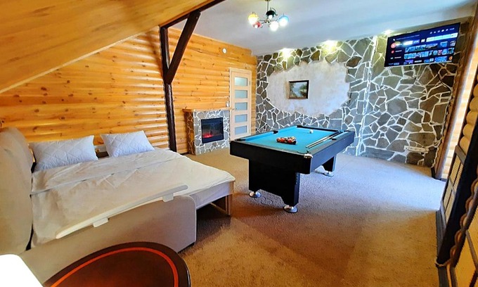 Sukhinovka Apartamento | Квартира з більярдом у центрі Полтави Мережа Alex Apartments Документи для відряджень Безконтактне заселення 24-7
