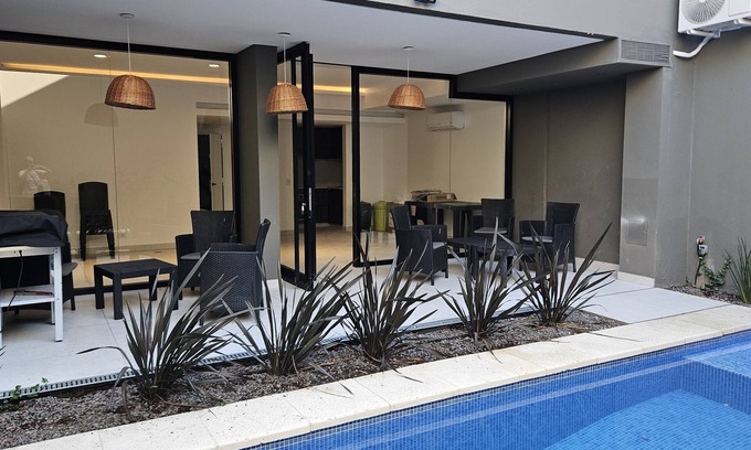 Colegiales Apartamento | Lo MEJOR! Calefacción, zona de trabajo, traslado, Cuna