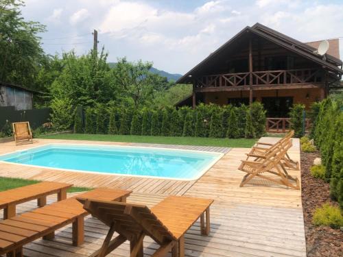 Vyzhnytsya Casa | Панська Господа