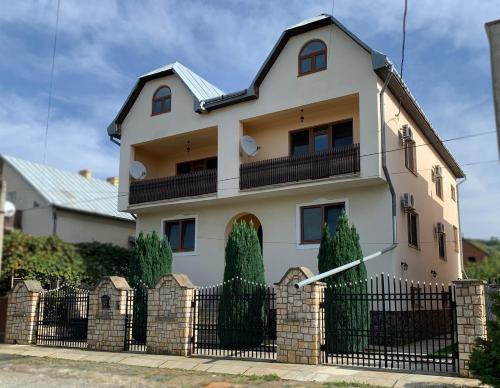 Berehove Casa | Приватний будинок